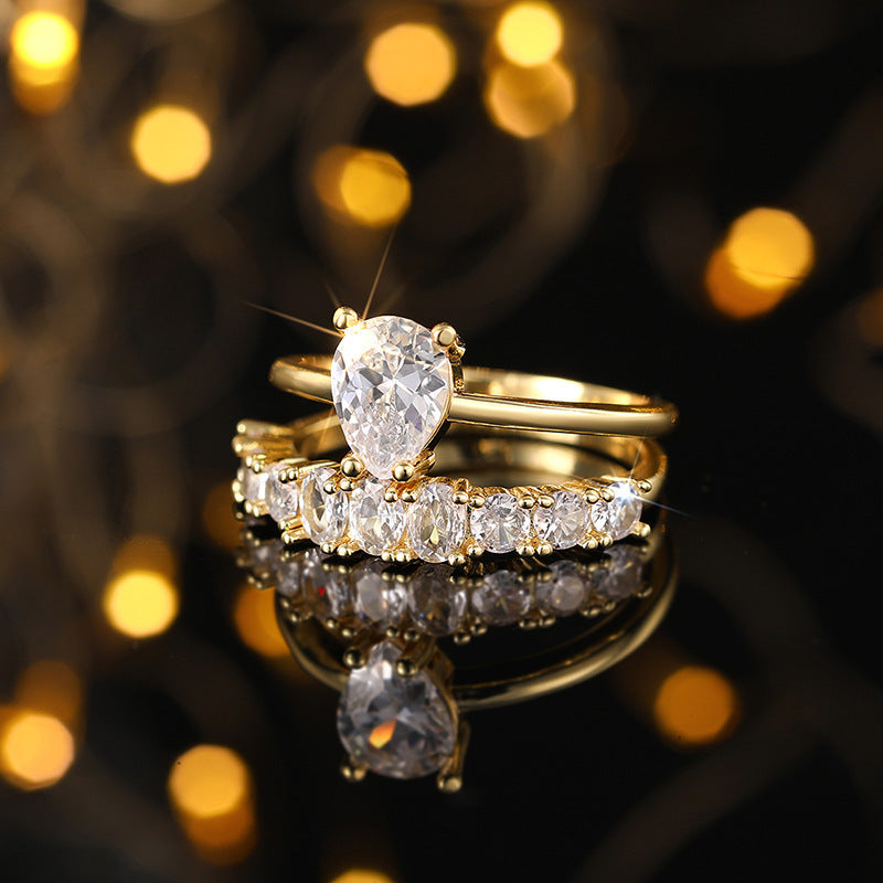 Goldener Vivienne Hartley Ring