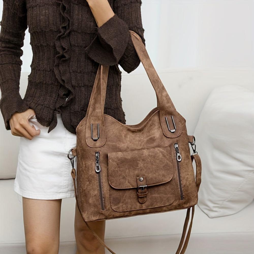Elises Schultertasche voller Charme