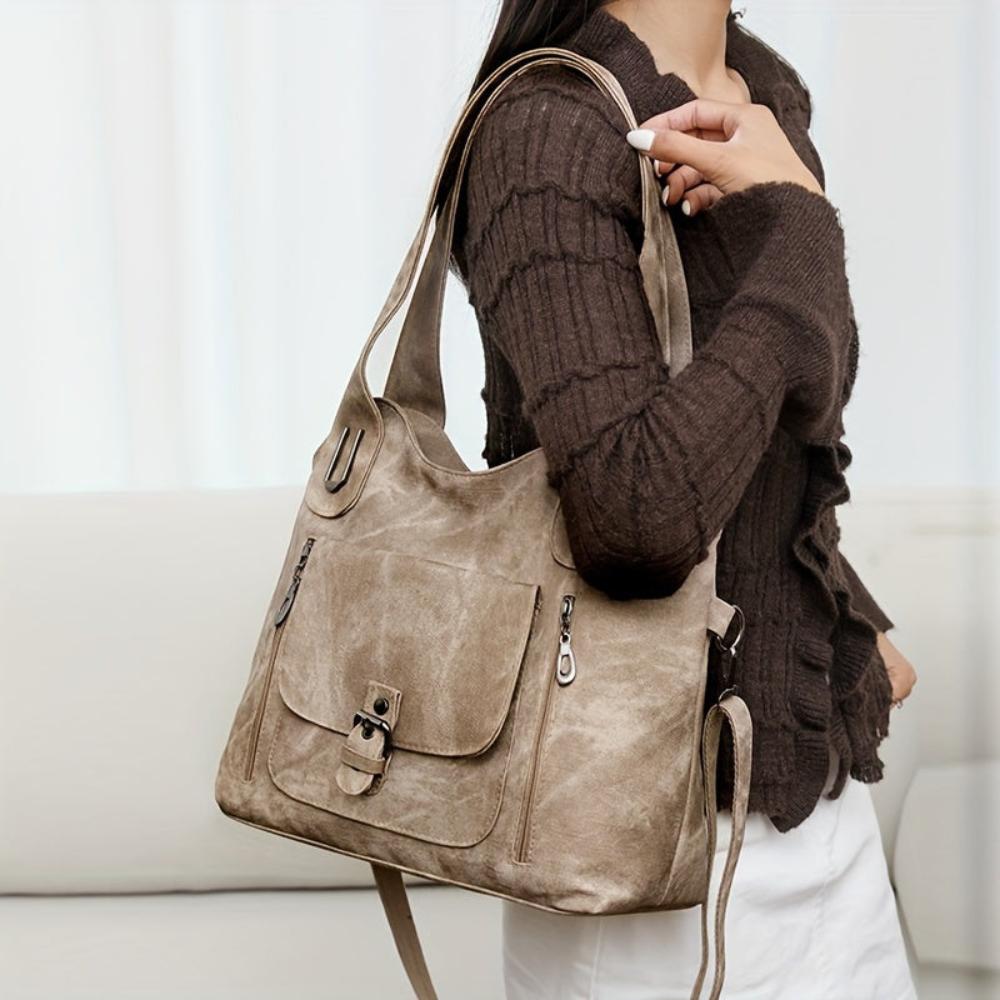 Elises Schultertasche voller Charme