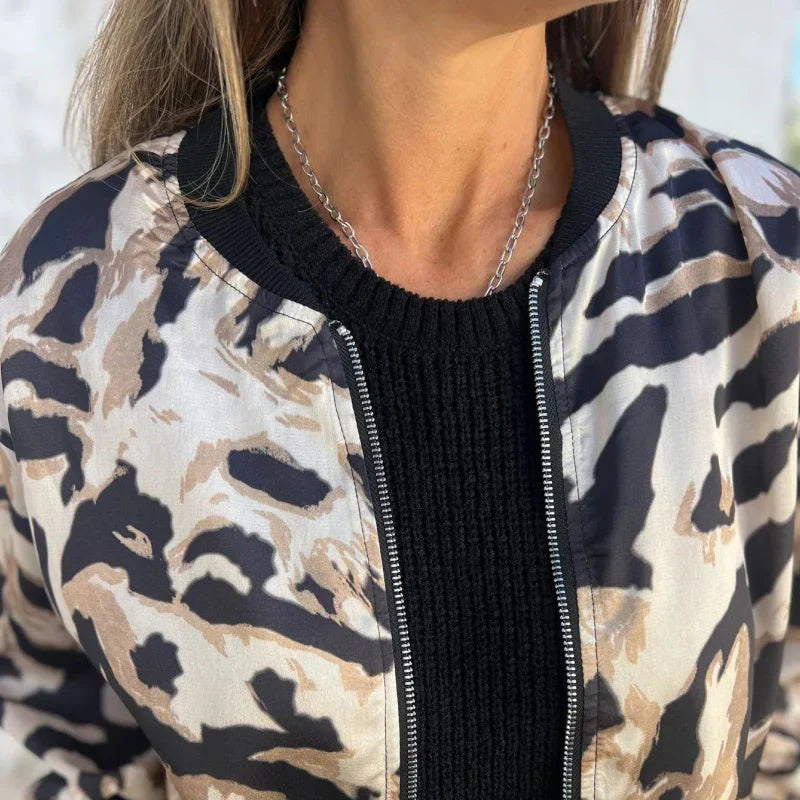 Maríssa Maria Bomberjacke mit Zebra Drucken und Reißverschluss