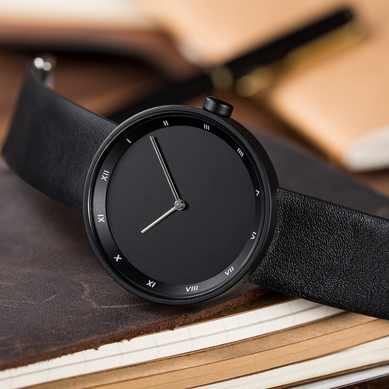 Quarz Armbanduhr im minimalistischen Stil
