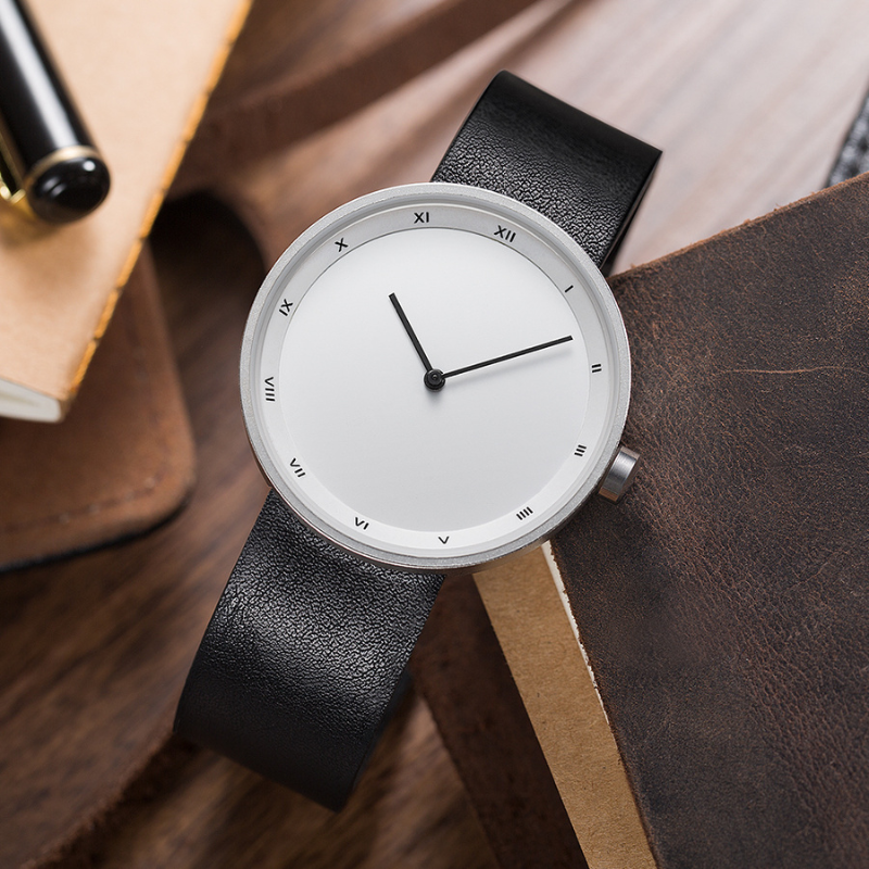 Quarz Armbanduhr im minimalistischen Stil
