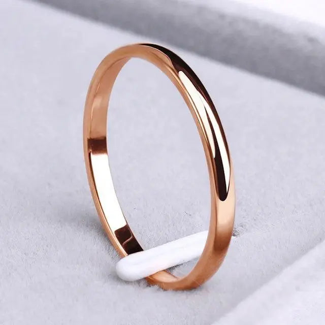 Einfacher Ring aus Goldene und Silber