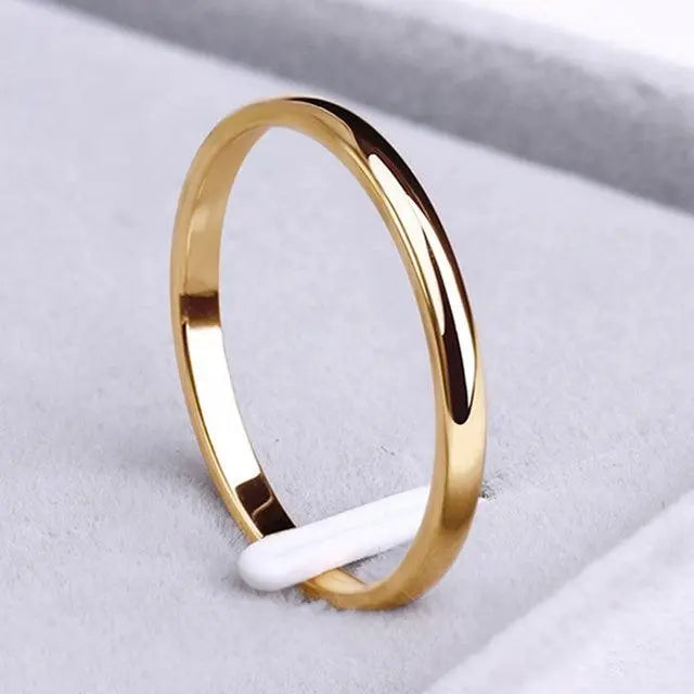 Einfacher Ring aus Goldene und Silber