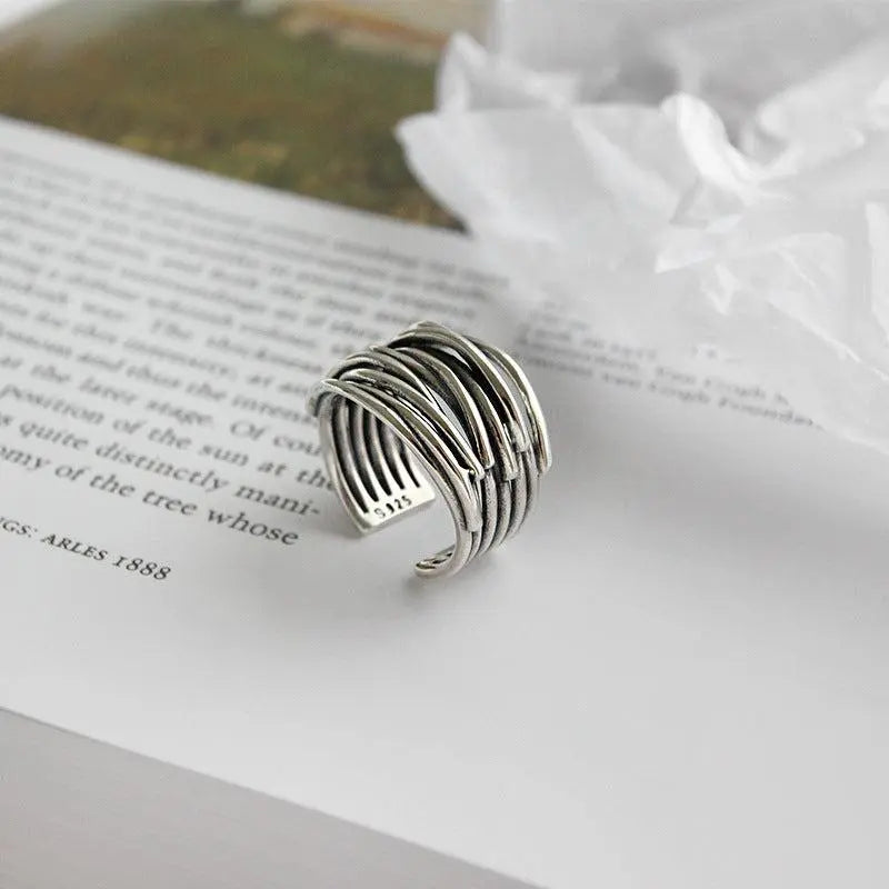 Verstellbarer Ring mit Silberschicht