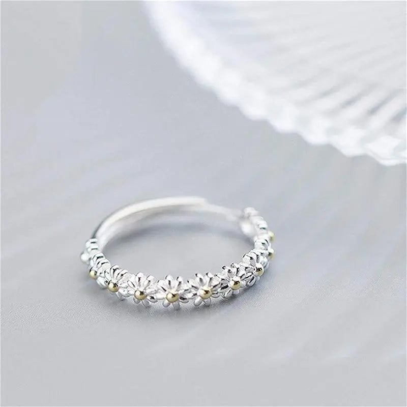 Verstellbarer Ring aus Silber mit handbemalter Emaille-Margerite