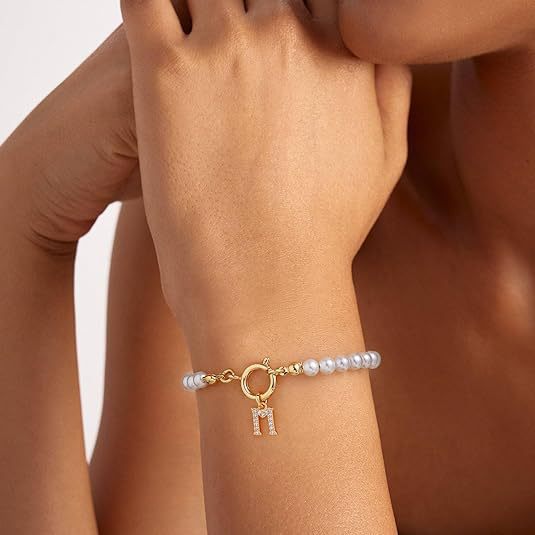 Auden Clé Buchstabenarmband | Gold