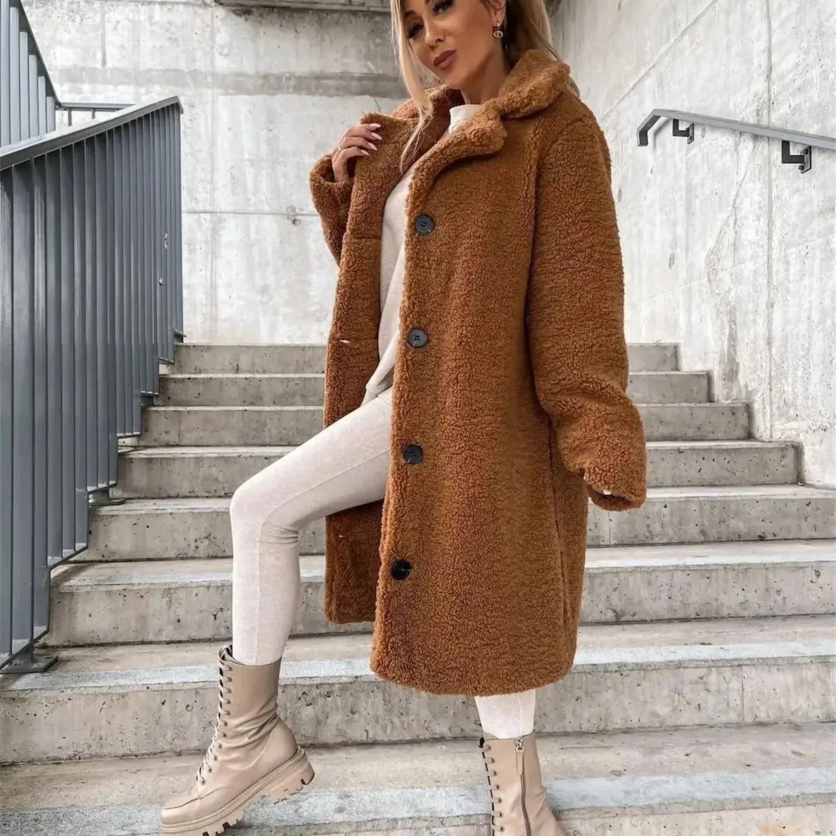 Jenna – Teddyplüsch Knopfmantel