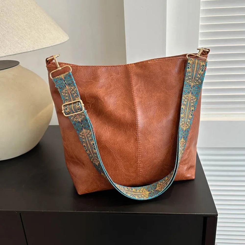 Chelseys Charme Schultertasche aus Leder