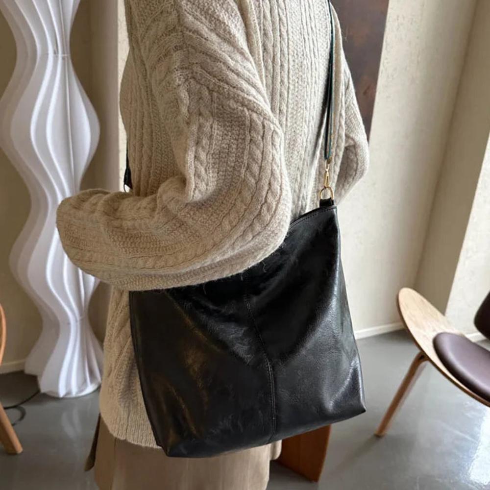 Chelseys Charme Schultertasche aus Leder