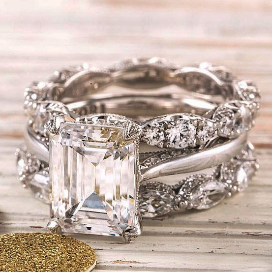 Retro Silber Ring mit heller Beschichtung