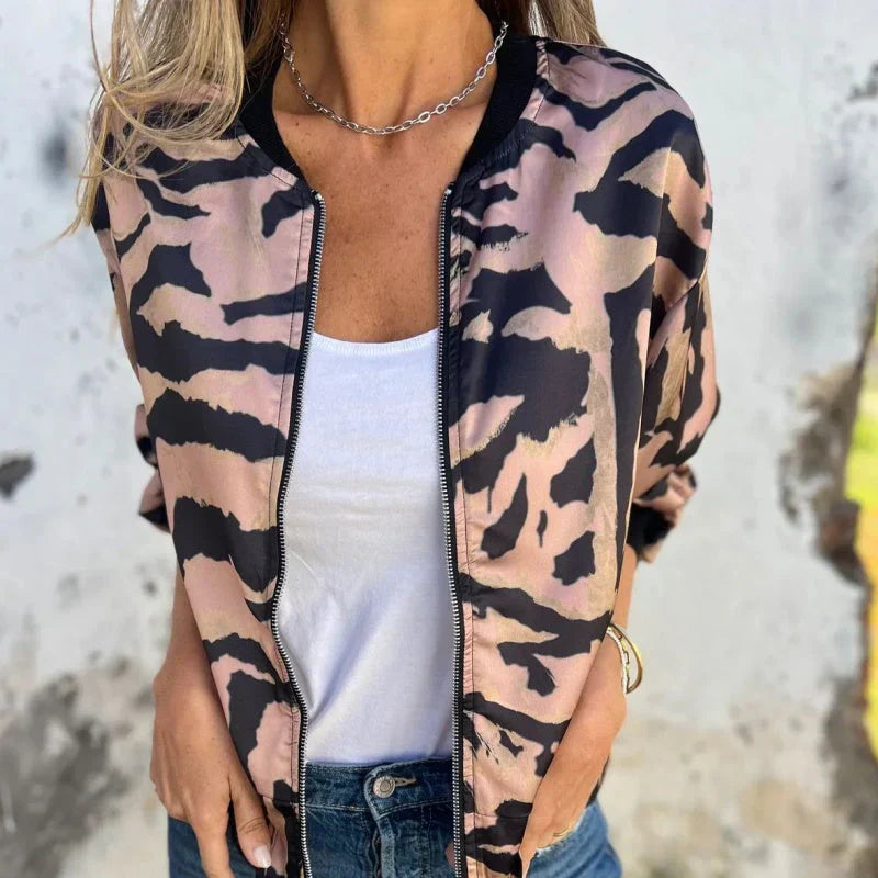 Maríssa Maria  Bomberjacke mit Zebra Drucken und Reißverschluss