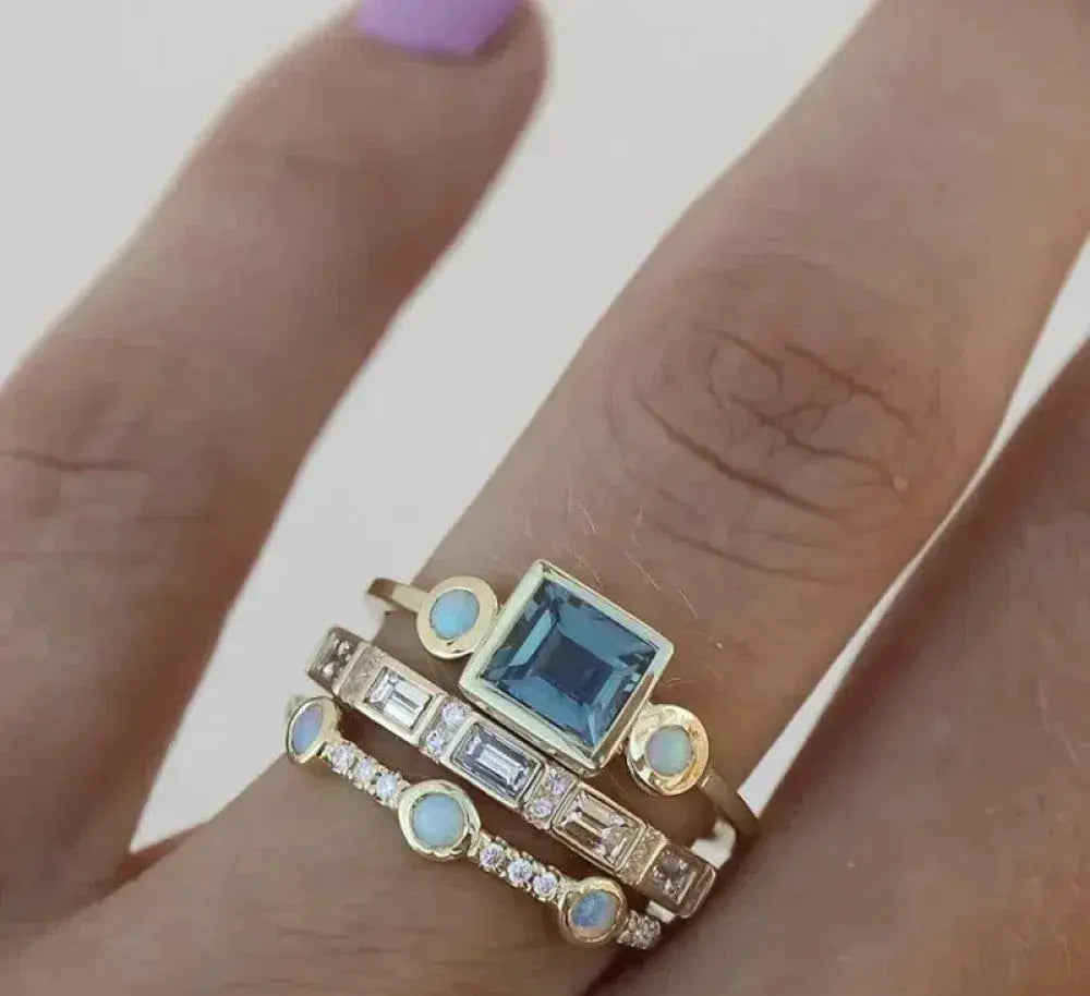 Retro Ring aus blauem Kristall